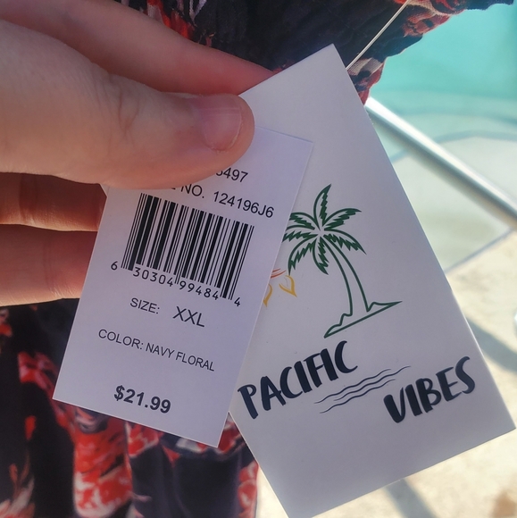 Pacific Vibes XXL Women's Dress, NWT, Navy & Red Floral, Flowy, & Comfortable - Picture 9 of 9